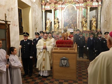 /A/2025/12/[UŽIVO] Povratak relikvija bl Alojzija Stepinca u Zagreb i zatvaranje Jubilejske godineNovi direktorij/251228 Zatvaranje Jubilejske godine - misa u Krašiću (8).jpeg